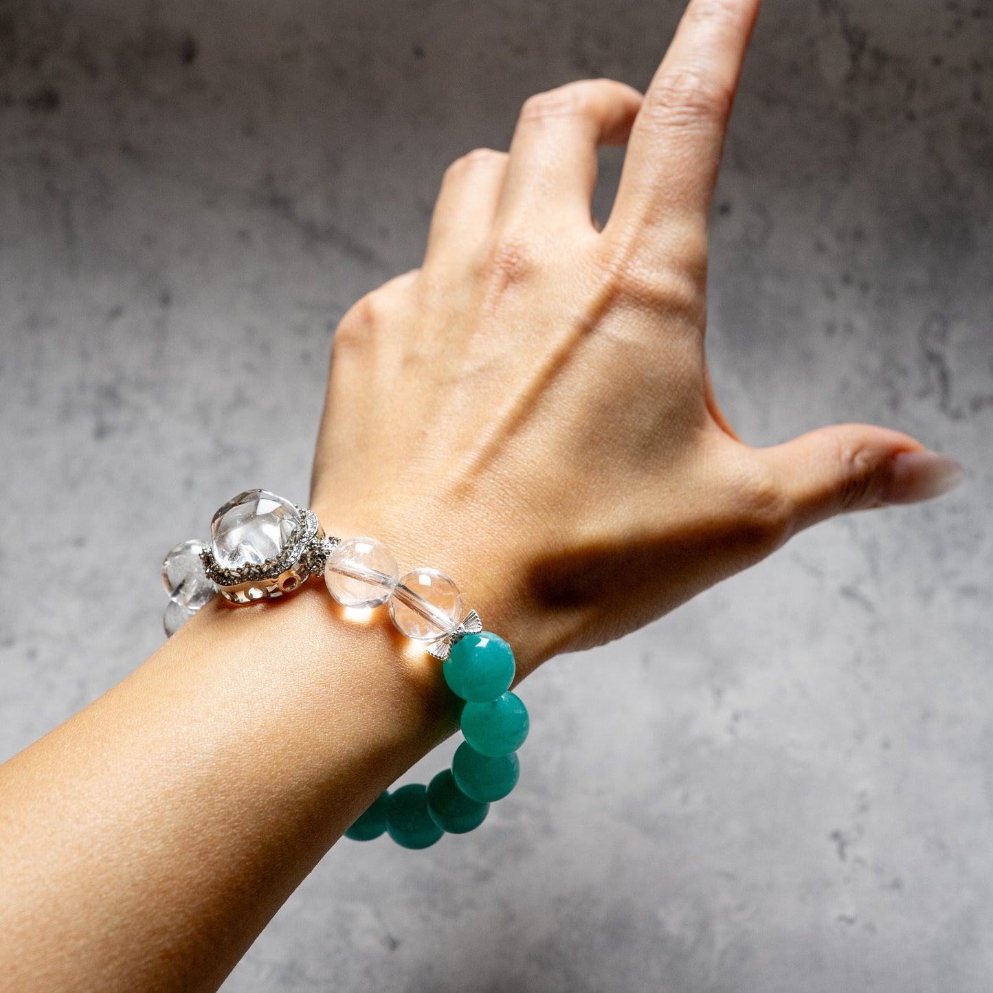 ruth & Calm Bracelet – Amazonite + Clear Quartz– Natural Healing Crystals Jewelry – Handmade Natural Crystals|「Ethereal Veil」
